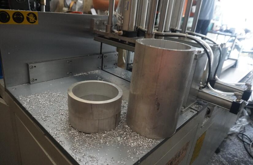 【江西】6063鋁合金切割，使用鄧氏DS-A400全自動(dòng)鋁切割機(jī)