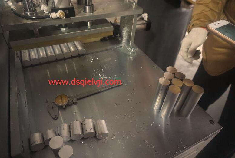 【上?！窟x擇鄧氏全自動鋸鋁機，切割直徑100mm鋁棒做汽車配件