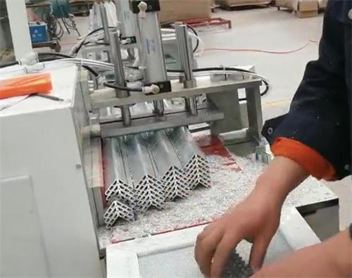 這么好的鋁材鋸切設(shè)備廠家，后悔沒(méi)有早點(diǎn)遇到【鄧氏切鋁機(jī)】